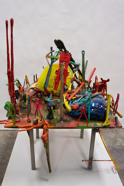 Jim Dine, City of Glass #1, 2014, Bronze, verre, acier inoxydable, objets trouvés, peinture laquée
155 x 134, 6 x 128 cm, Courtesy Jim Dine and Galerie Daniel Templon, Paris © Jim Dine