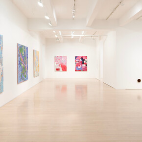 Various artists, Interlayered, exhibition view. Courtesy of DC Moore Gallery