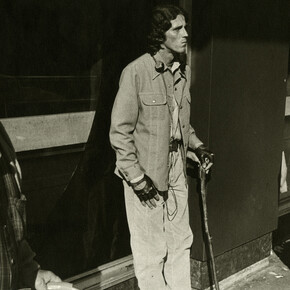 Dawoud Bey, Three people waiting for the bus, Syracuse, NY, 1985. Courtesy of Stephen Daiter Gallery