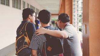 Alunos em primeiro dia de aula no Ensino Médio
