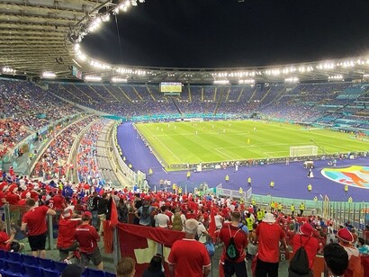 Stadio Olimpico, situato nella pianura tra le pendici meridionali di Monte Mario e il fiume Tevere, fa parte del complesso architettonico del Foro Italico, Roma, Italia