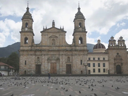 La Plaza de Bolívar desierta durante la cuarentena en Bogotá