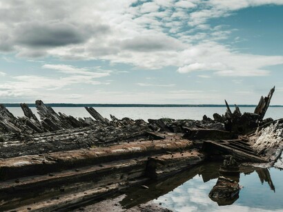 A família do marquês se dirigiu ao château a fim de que Béatrice descansasse um pouco antes de o casamento ser realizado. Foi vestida com toda a pompa que rejeitara quando estivera na Europa e seguiu contentíssima ao lado do marido até a igreja — na época, dedicada a Nosso Senhor