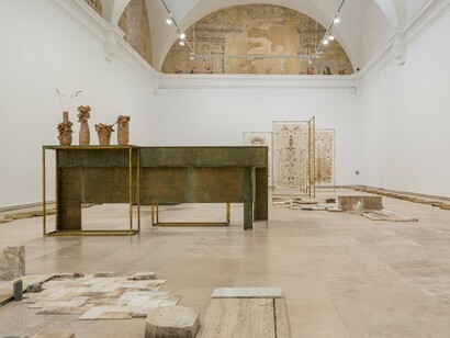 Chiara Camoni, Erguidas, yacentes, vista de exhibición. Cortesía del Museo Patio Herreriano