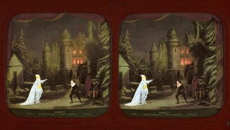 Cartolina stereo della serie Actualités Théatrales pubblicata negli anni Sessanta del XIX secolo. L'immagine raffigura una scena dell'opera Amleto. National Collections of Music, Theatre and Dance, Stoccolma, Svezia