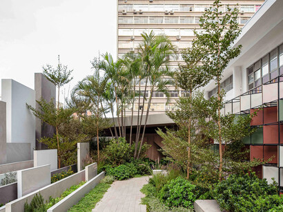 Jardim externo do Conjunto Nacional em São Paulo é repaginado com trabalho de paisagismo de Alex Hanazaki. Foto Yuri Serodio/Casacor 2023