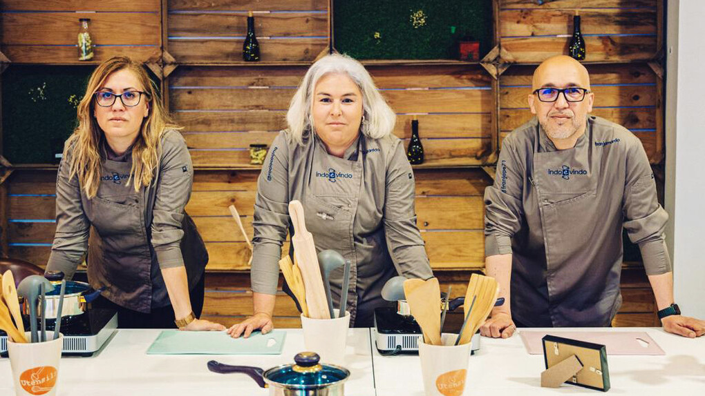 De izquierda a derecha: Coque Fariña, Rocío Garrido y Fran Jamardo fundadores de Indo e vindo espazo gastronómico