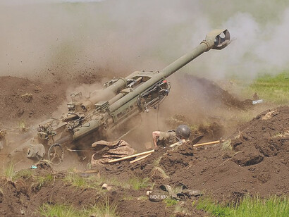 Ukrainian Army firing a M777 howitzer, donated by USA due to the 2022 Russian invasion