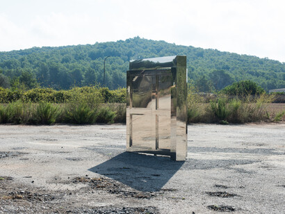 Stefan Brüggemann Outdoor 2016 Stainless Steel 235 x 240 x 15 cm / 92 1/2 x 94 1/2 x 5 7/8 in. © Stefan Bruüggemann Courtesy the artist and Hauser & Wirth 