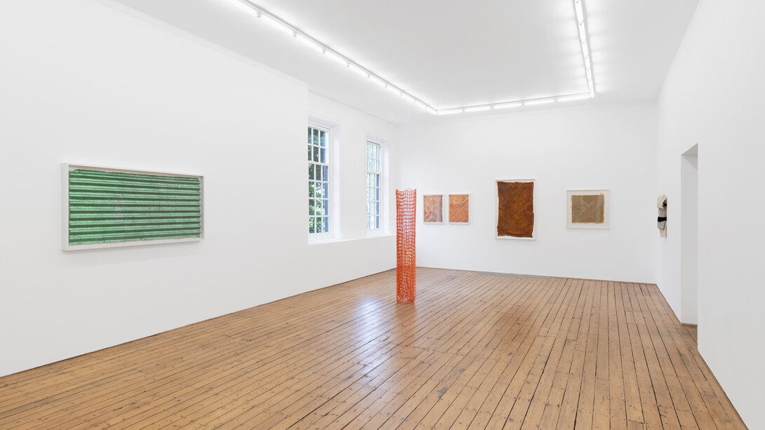 Various artists, Hold still, exhibition view. Courtesy The Approach