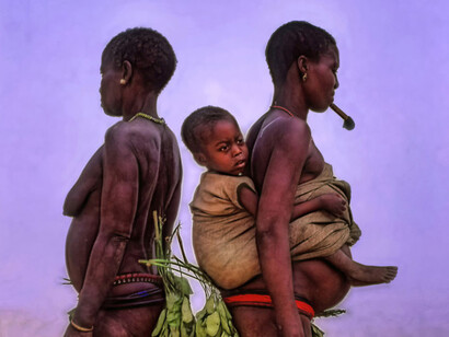 Camerun, donne di etnia Koma in un villaggio sui monti Alantika, dettaglio, foto Sergio Pessolano