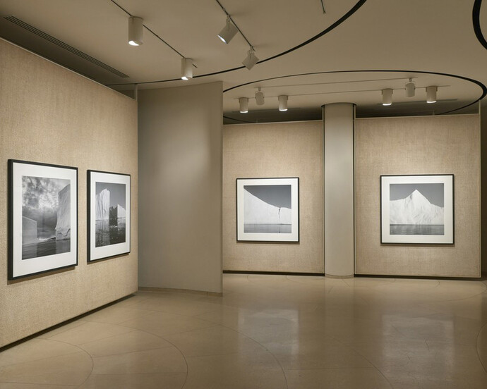 Lynn Davis, Exhibition view. Courtesy of Glass House