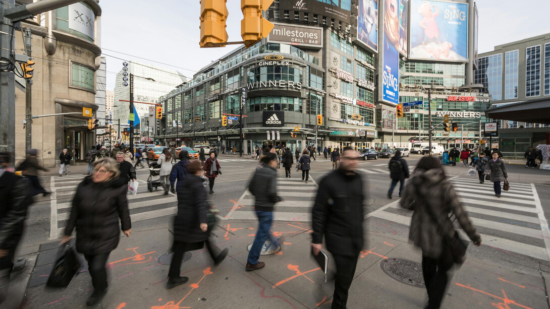 Esplorando il legame tra comunità e società: riflessioni profonde sull'empatia e l'identità collettiva