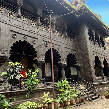 La Rajaram High School a Kolhapur pensata da Chhatrapati Rajaram, appassionato di istruzione e progresso, fu completata dopo la sua morte prematura avvenuta a Firenze, dal Regency council