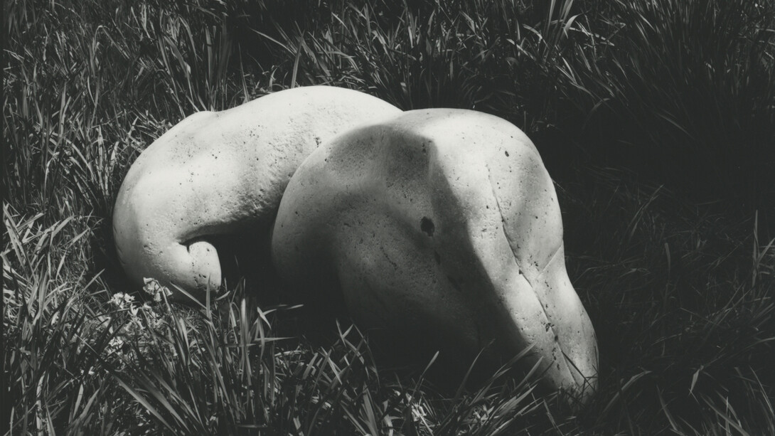 Barry Flanagan, Untitled (carving no. 1 83), 1983, travertine (Tuscany), 71.8 x 151.1 x 78 cm, © The Estate of Barry Flanagan, 2015