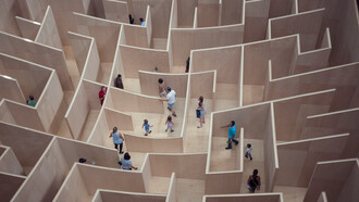 La complexité comme excuse : un labyrinthe mental plus qu’une réalité infranchissable