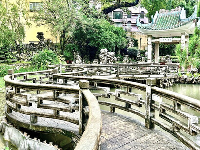 Nine-turn Zigzag Bridge believed to dispel evil spirits © Alma Reyes