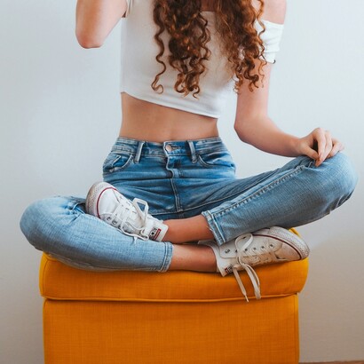 Il suo spirito visionario ha lasciato un'impronta indelebile non solo nella moda, ma anche nella cultura pop globale, ispirando intere generazioni di designer