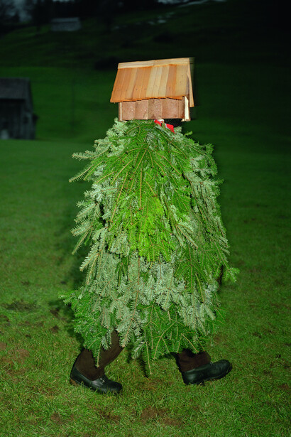 Andri Pol, Silvesterchlaus near Urnäsch (detail), Switzerland, 2004. Courtesy of Fotostiftung Schweiz