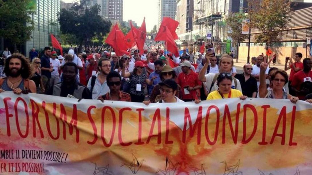 Les réflexions sur l'avenir du Forum Social Mondial soulignent la nécessité de renforcer son engagement politique face aux enjeux mondiaux contemporains tels que les crises climatiques et les menaces de guerre