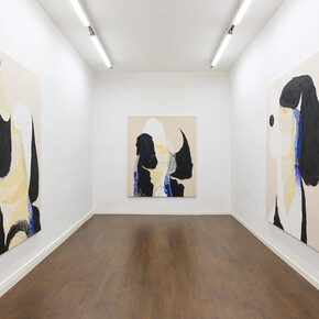 Édouard Nardon, The distant smell of a black locust, the silent dance of a ghost in
the visiting room, exhibition view. Courtesy of The Address Gallery