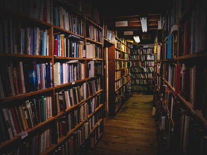 1.400 años después de la invención del papel en China, el término «papelería» surgió en Europa