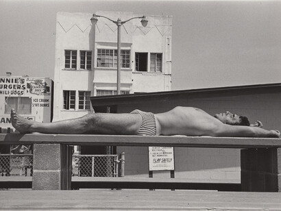 Ed Sievers, Untitled (man on bench), Venice Beach, CA, c. 1970’s, vintage silver print, © The Estate of Ed Sievers. Courtesy Robert Mann Gallery
