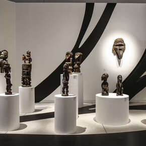 Africa, artistic expressions of a continent, exhibition view. Courtesy of Museu Oscar Niemeyer