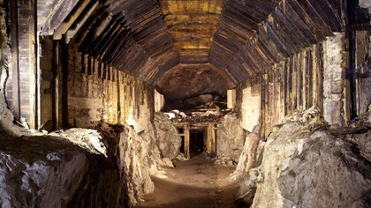 Ein Tunnel von den Nazis in Polen Gluszyca Osówka gebaut