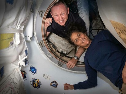 Gli astronauti Suni williams e Butch Willmore all'interno della Starliner Calypso. Credito fotografico NASA/Boeing