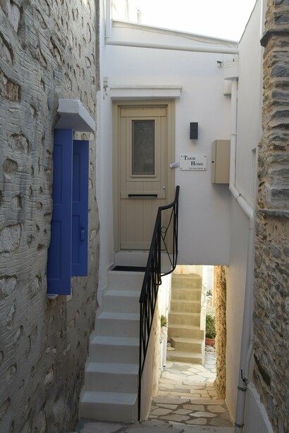 View of Ano Syros, in the Cyclades in Greece pictured by Jean Housen , CC BY-SA 4.0