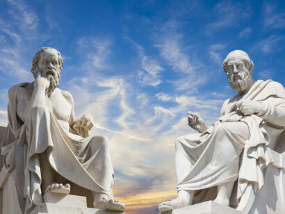 Statue di Platone e Socrate di Leonida Drosi all'Accademia di Atene