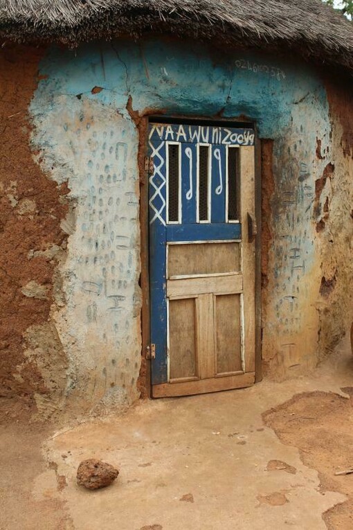 Village still life - painted door © Carsten ten Brink