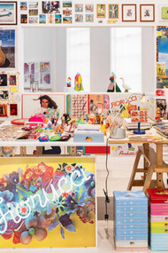 Elio Fiorucci con i suoi negozi, veri e propri templi della cultura pop, ha rivoluzionato il concetto stesso di shopping, fondendo arte, musica e moda