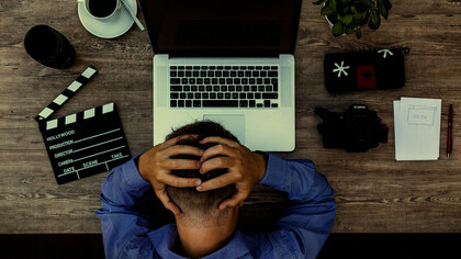 Eine Kurzgeschichte ist kein Roman, in dem der Autor wie beim Fußball bis zur Verlängerung oder gar zum Elfmeterschießen gehen kann, um das Spiel zu gewinnen