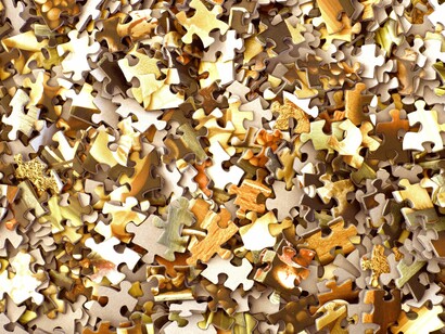 The internet is also a complex system, in as much as it constitutes in itself a web of interconnection of sociotechnical subsystems, where local, regional and global models of infrastructures, uses and content are juxtaposed