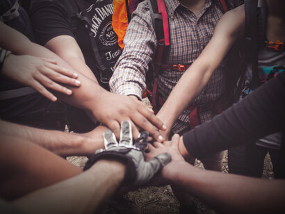 Al ser humano le hace feliz construir, crear, dignificar su actividad personal y nada mejor que hacerlo en colectividad