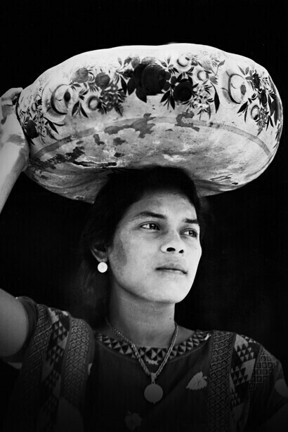 Tina Modotti espresse la sua idea di libertà attraverso la fotografia e l’impegno politico e sociale, diventando icona del Paese che l’aveva accolta