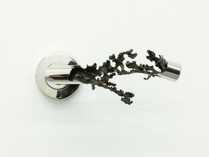 L. Lamothe, Adentro 11, 2022, 17 x 8,5 x 8 cm, stainless steel. Courtesy of the artist and Alberta Pane Gallery