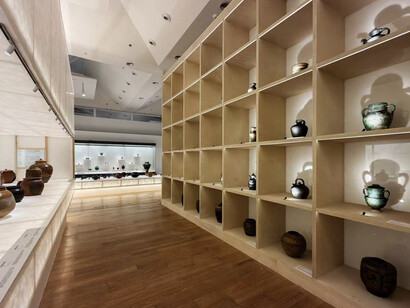 Clay and the Myriad: modern chinese folk ceramics exhibition, exhibition view. Courtesy of Tsinghua University Art Museum