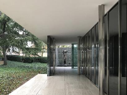 Mies van der Rohe participó en la Exposición Internacional de 1929, con el pabellón de Alemania, que muchos arquitectos consideran el edificio más perfecto del siglo XX. El pabellón de Alemania, reconstruido. Barcelona, España