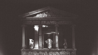 Su mundo, antes feliz, ahora se tornaba, siniestro y lúgubre