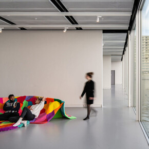 Re:fwd. A reply to the present, a forward to us all, exhibition view. Courtesy of Bijbels Museum