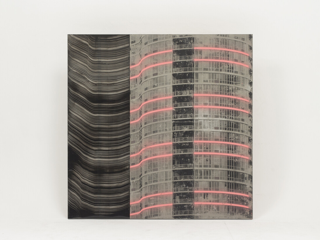 Keke Vilabelda, Neon Flow - Red Zig Zag, 2015, Technique mixte sur béton et methacrylate, 190 x 190 cm, Courtesy : Kir Royal Gallery 
