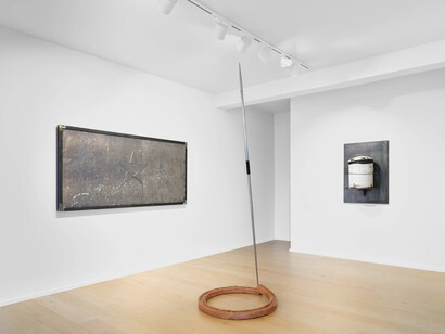 Albert Baronian, Tra Terra e concetto (Between Earth and concept), exhibition view. Courtesy of QG Gallery