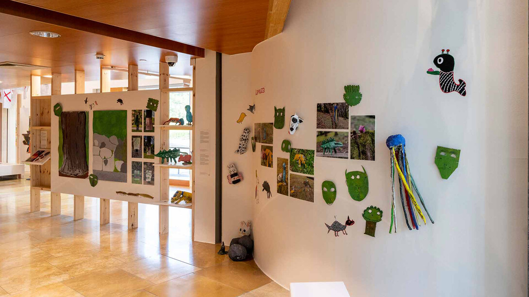 Artistes divers, Apprendre à travers l’art 2025, vue de l’exposition. Avec l’aimable autorisation du Guggenheim Museum Bilbao