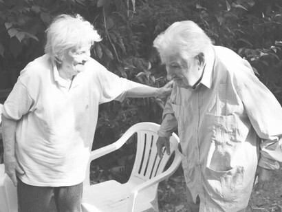 Mujica se ha mostrado favorable en varias ocasiones a permitir el régimen de “casa por cárcel” a partir de cierta edad, 70-75 años. Lucía Topolansky y José Mujica