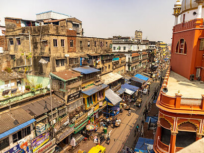 An aerial view of a mosque surrounded by buildings in the heart of Kolkata, India, showcasing the city's blend of history and modernity