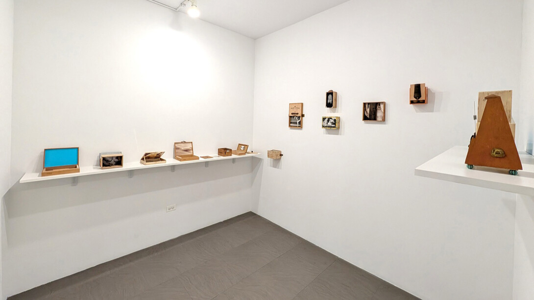 Wallace Bowling, Ensemble, exhibition view. Courtesy of Bert Green Fine Art
