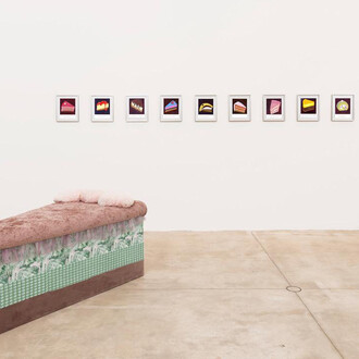 Verschiedene künstler, Sommerausstellung, ausstellungsansicht. Mit freundlicher genehmigung der Galerie Hubert Winter
